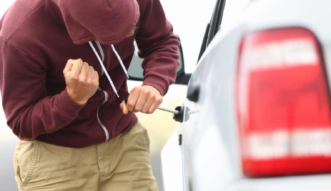 Trucco Della Carta Stagnola Un Foglio Di Alluminio In Auto Un Ottimo