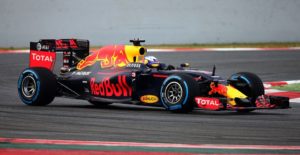 Red Bull di Sebastian Vettel in fase di frenata