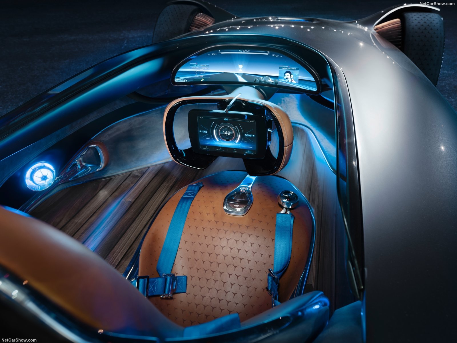 Mercedes Vision EQ Silver Arrow: la vettura del futuro ispirata al passato