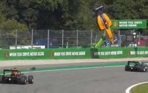 F3: incredibile incidente a Monza, l'auto di Peroni decolla per diversi metri (VIDEO)