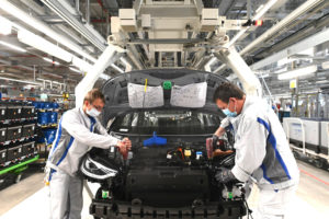 Volkswagen: ripartita la produzione della Golf e della ID.3