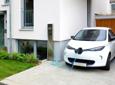 Ricaricare l' auto elettrica a casa con condominio: come fare?