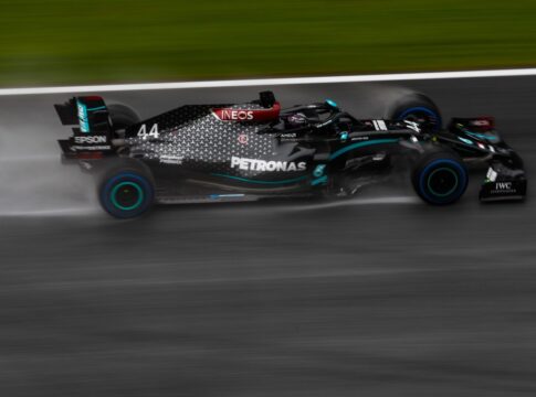 Qualifiche GP di Stiria 2020, Lewis Hamilton in azione con la sua Mercedes