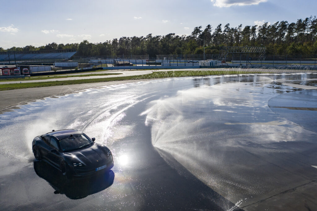 Porsche Taycan 2021 drift 