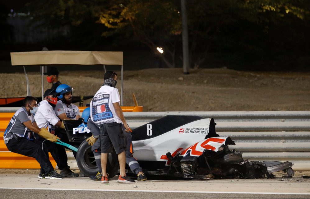 Incidente Romain Grosjean: la sua Haas si è letteralmente tranciata in due