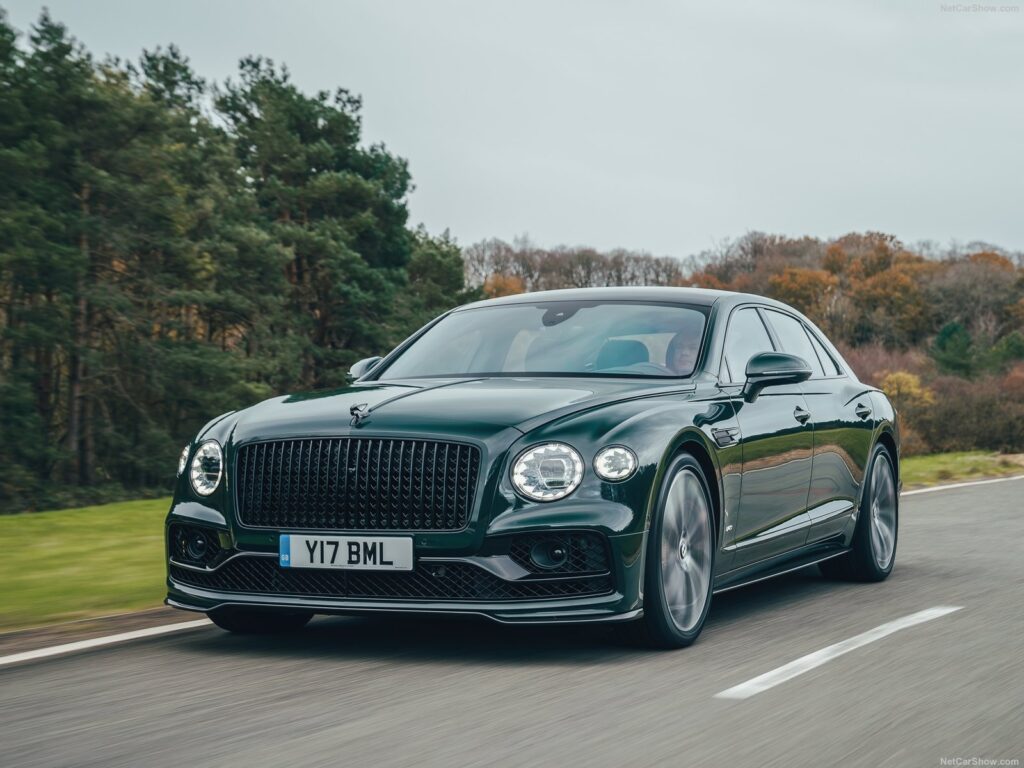 Bentley Flying Spur V8: la nuova berlina di lusso inglese