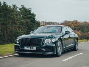 Bentley Flying Spur V8: la nuova berlina di lusso inglese