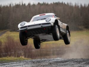 Porsche 911 ACS: l'elaborazione Singer che "riporta" in vita lo spirito della Dakar