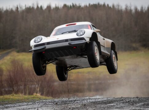 Porsche 911 ACS: l'elaborazione Singer che "riporta" in vita lo spirito della Dakar