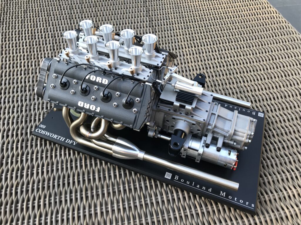 Cosworth V8 in miniatura