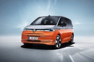 Volkswagen Multivan: il "pulmino" erede della T1 con motore ibrido plug-in