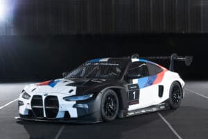 BMW M4 GT3: la tedesca da corsa con volante "multiuso"