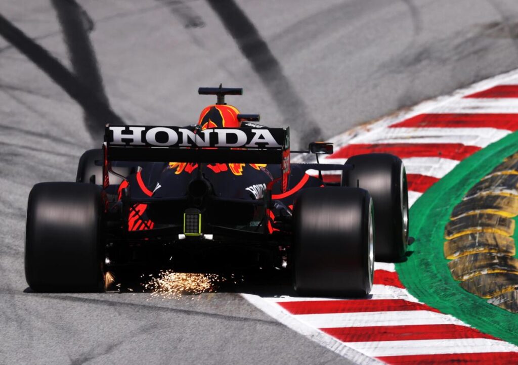 Red Bull in azione nel GP di Spagna, dopo il quale sono nate le polemiche riguardo le ali posteriori flessibili