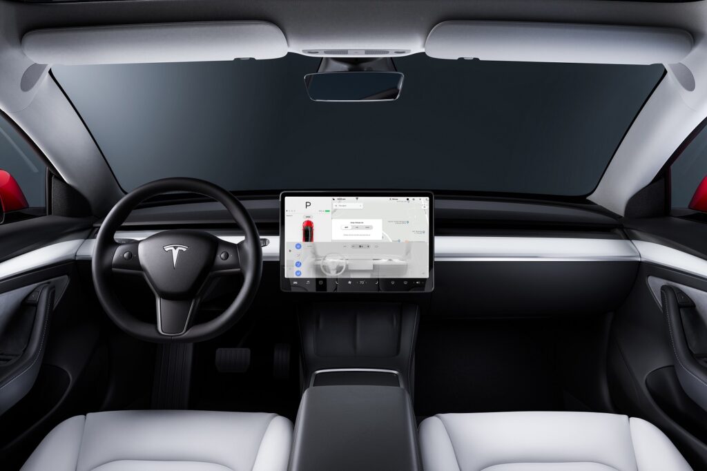 Tesla Autopilot: in America si indaga su 11 incidenti causati dalla guida autonoma dal costo di 10 mila dollari