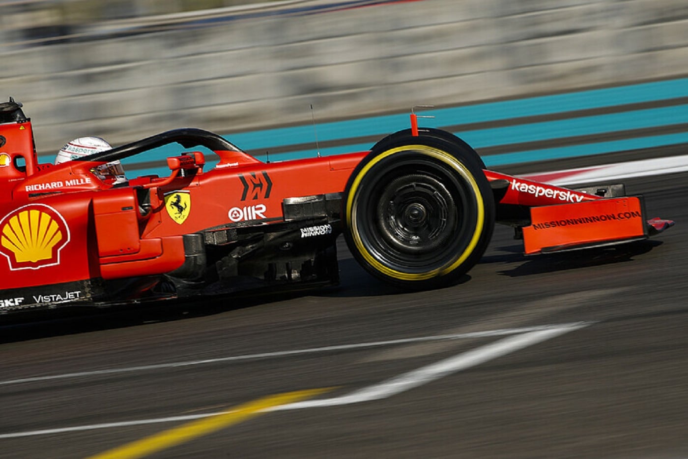 Ferrari SF90 con pneumatici da 18 pollici