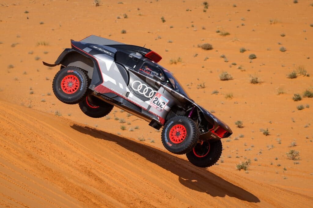 Carlos Sainz su Audi vince la terza tappa nella Dakar 2022, la sintesi della giornata