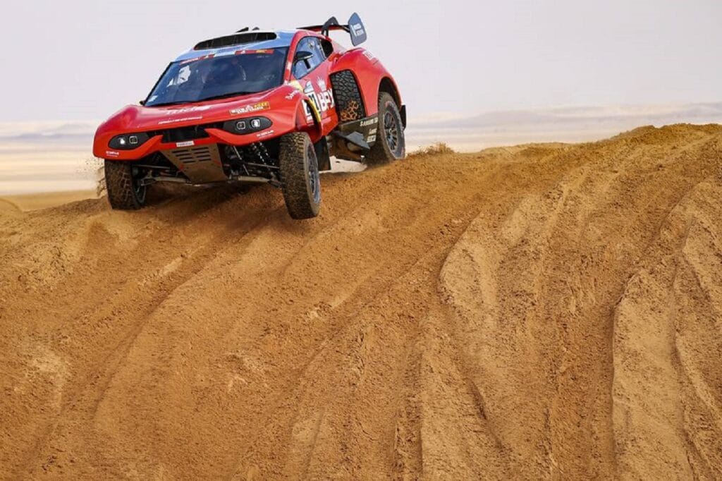 Dakar 2022: Sebastian Loeb conquista la seconda tappa nella categoria auto. Per le Moto ribalta i pronostici Barreda