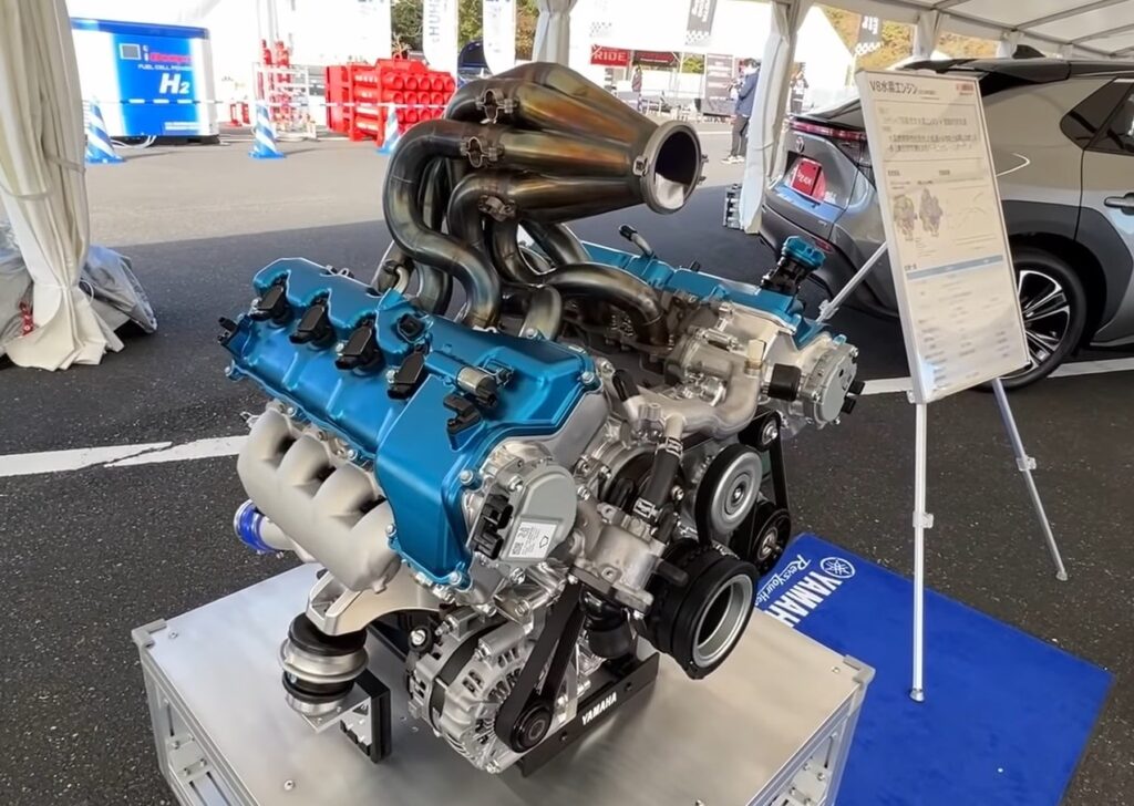 Motore V8 a idrogeno Yamaha e Toyota