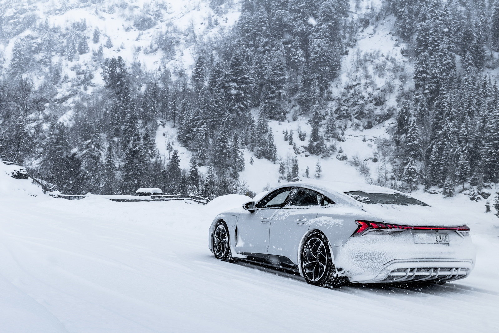 Audi e-Tron GT su neve