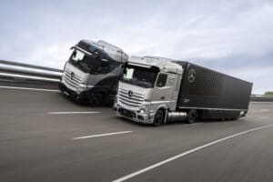 Daimler testa camion a celle a combustibile a idrogeno