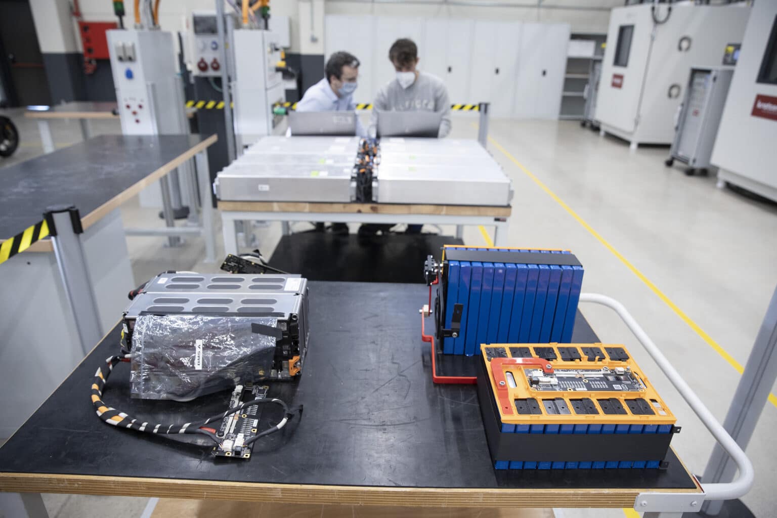 Produzione batterie al litio per le auto elettriche come nasce una