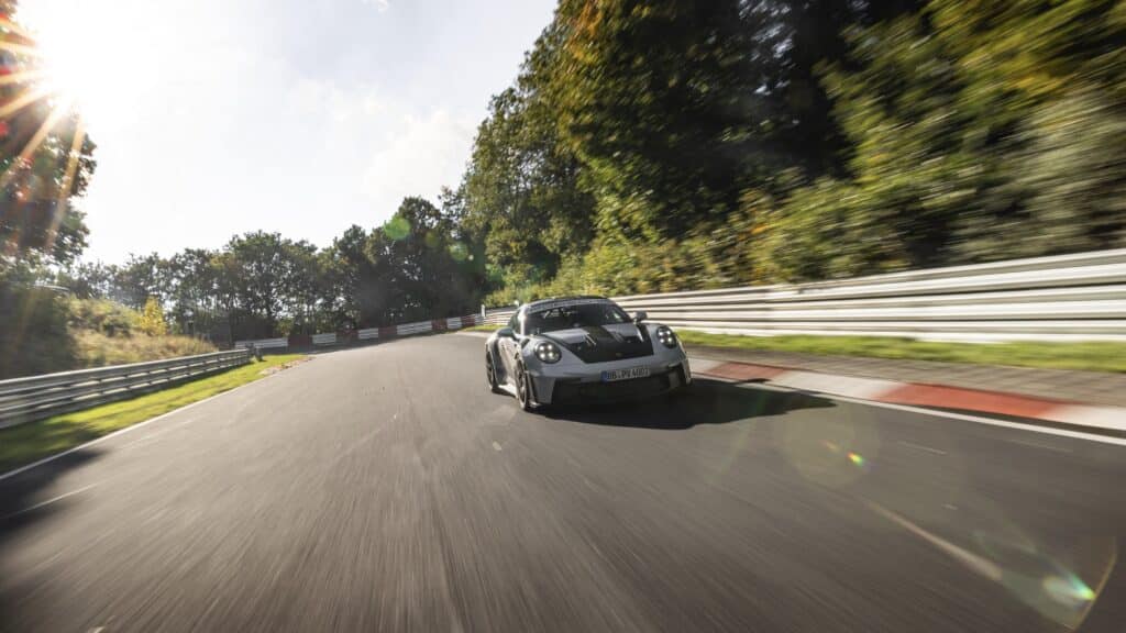 Porsche 911 GT3 RS: al Nurburgring ha girato in 6 minuti e 49 (VIDEO)