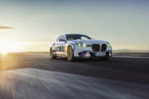 BMW 3.0 CSL basata sulla M4 CSL: 560 CV e cambio manuale