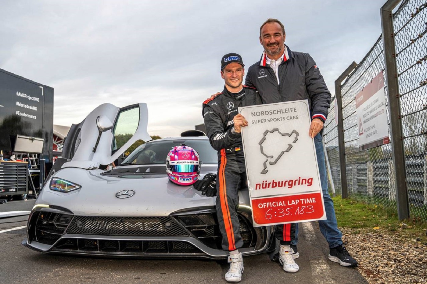 Record al Nurbugring: la Mercedes-AMG One ferma il cronometro a 6 minuti e 35 secondi con asfalto umido
