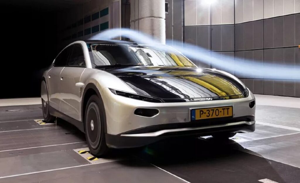 Lightyear 0: iniziata la produzione della prima auto ad energia solare al mondo