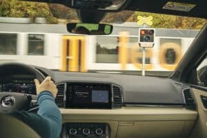 Traffication: l'app di Skoda rileverà anche i passaggi a livello per una maggiore sicurezza sulle strade