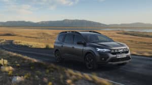 Nuova Dacia Jogger Hybrid 140