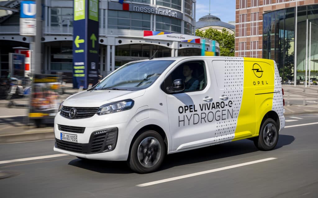 Opel Vivaro-e Hydrogen: il furgone ad idrogeno fuel cell con rifornimento in 3 minuti