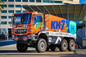 Dakar 2023: il camion MAN ad idrogeno corre nel deserto, ma con delle pesanti penalità