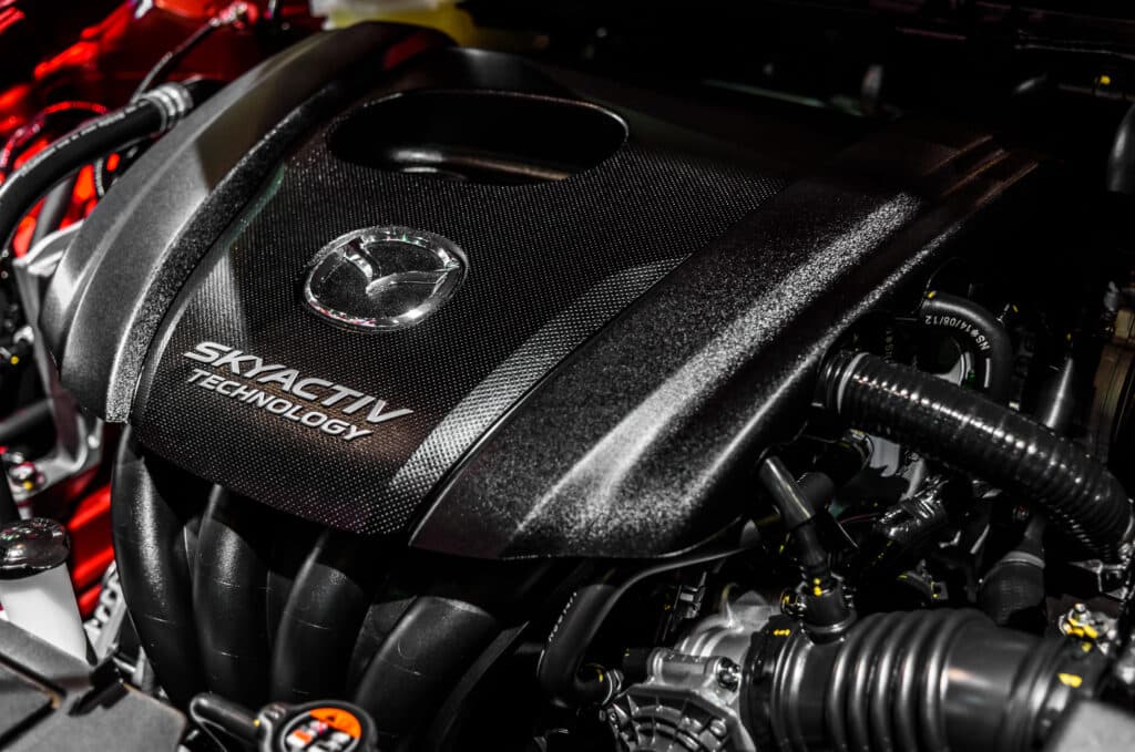 Mazda: nuovo brevetto che combina lo Skyactiv-X con la precamera e seconda candela