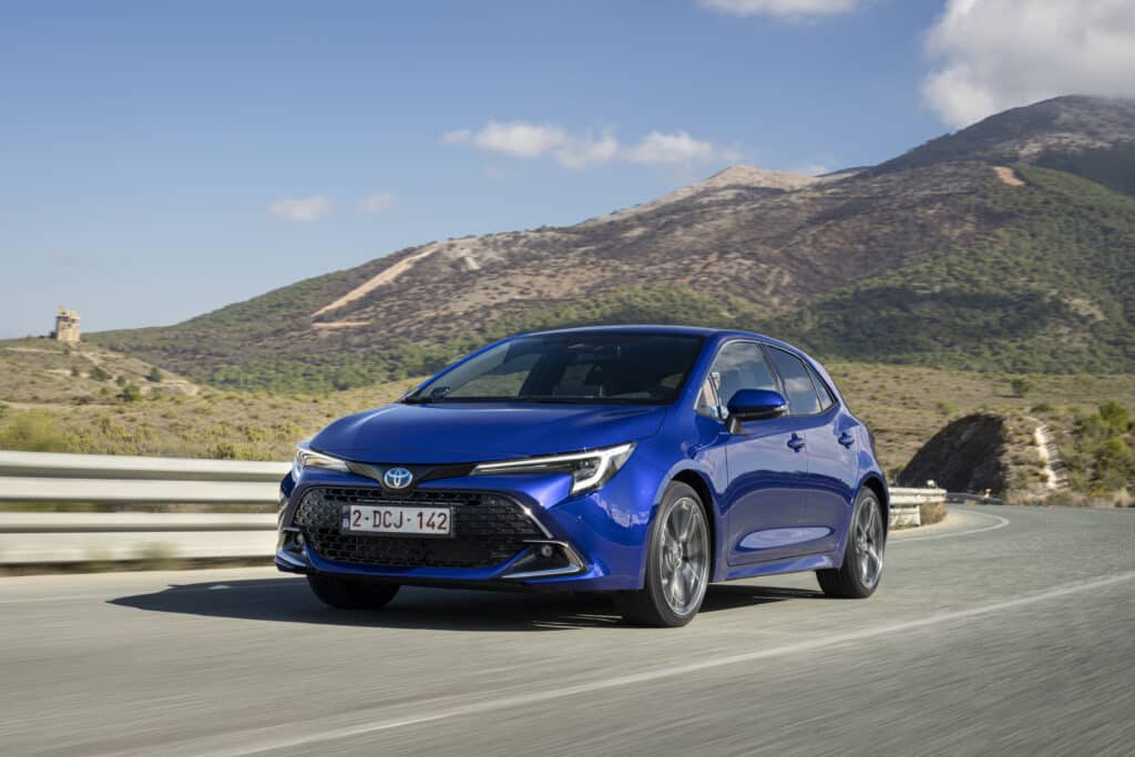 Toyota Corolla e Corolla Touring 2023: scheda tecnica, caratteristiche, prezzi e motorizzazioni