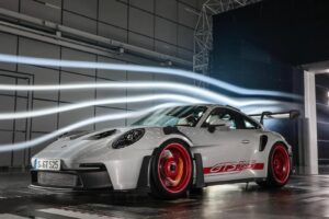 Porsche 911 GT3 RS: ecco i brevetti che svelano i "segreti" dell'aerodinamica della vettura