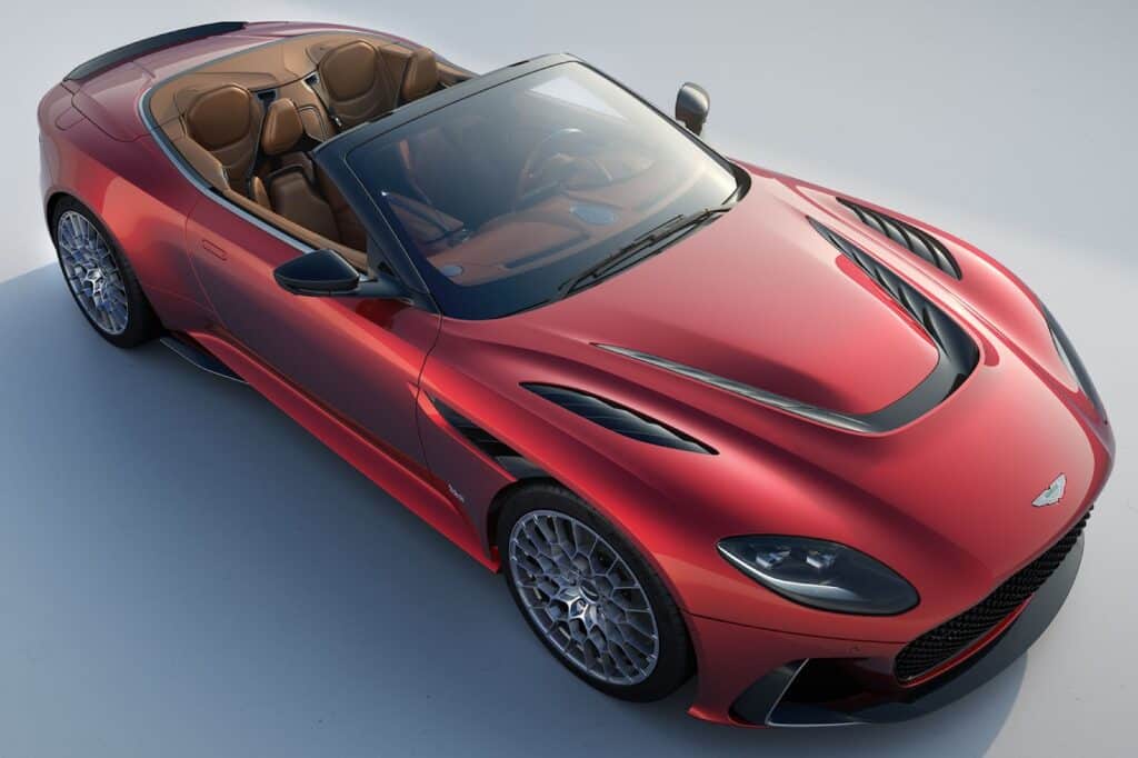 Aston Martin DBS 770 Ultimate Volante: la cabrio con V12 e 770 CV