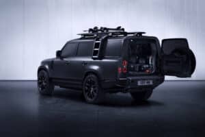 Land Rover Defender 130: nuove varianti presentate, una con V8 da 500 CV