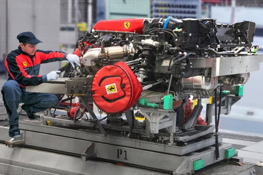 Ferrari: all'interno della linea di produzione della fabbrica di Maranello