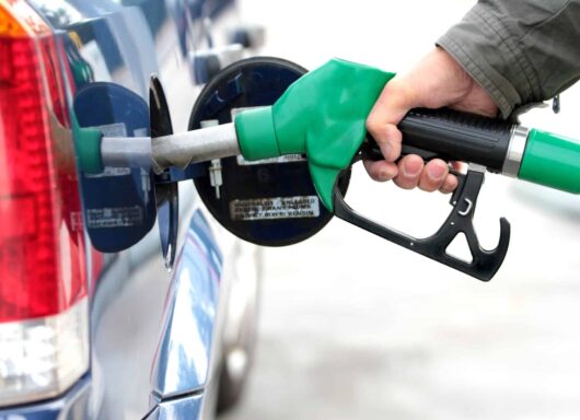 Caro benzina: 8 italiani su 10 preoccupati per l’aumento, solo un quarto cambia le proprie abitudini per risparmiare