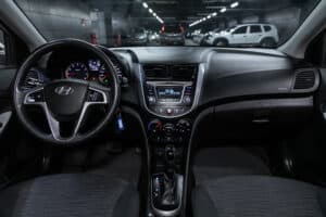 Hyundai: il nuovo brevetto mostra un volante pieghevole con airbag