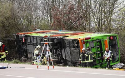 Flixbus finisce fuori strada in Germania: almeno 5 vittime