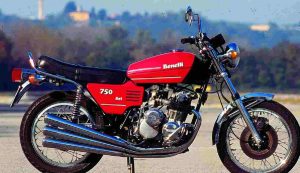 Benelli 750 Sei rossa del 1972