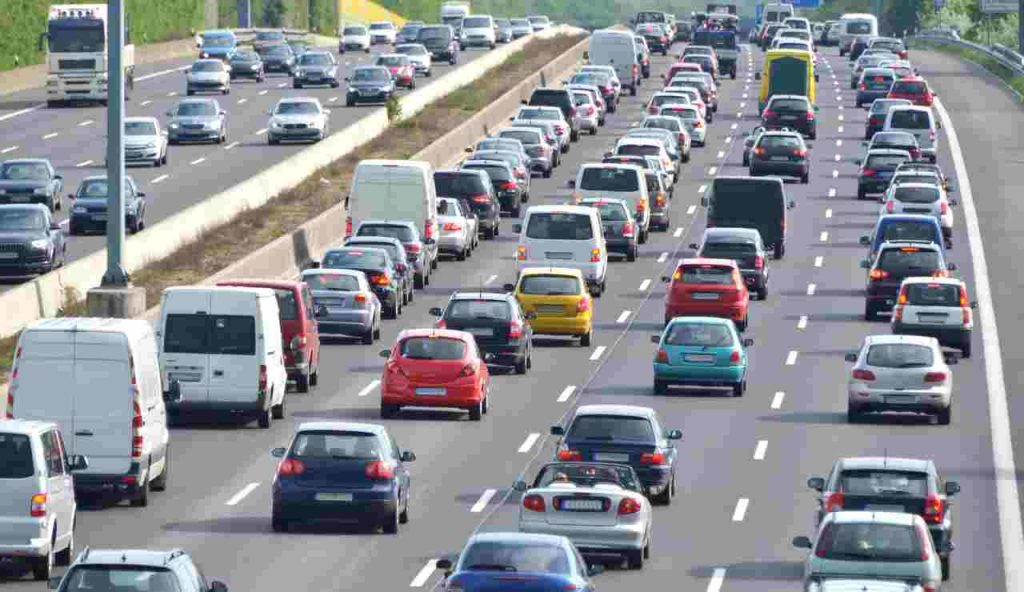 Auto in coda in autostrada