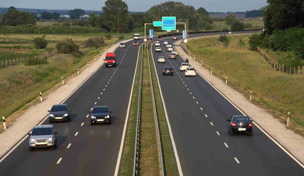 Ecco le infrazioni da sospensione della patente in autostrada