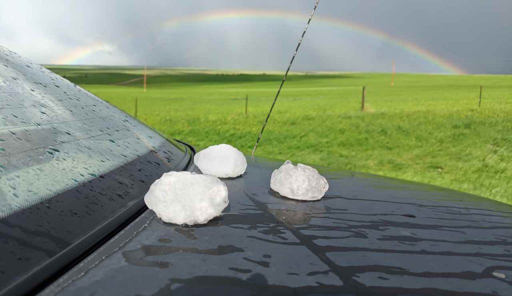 Auto danneggiata dalla grandine