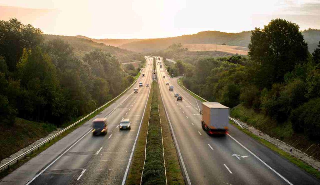 Autostrada piena di auto