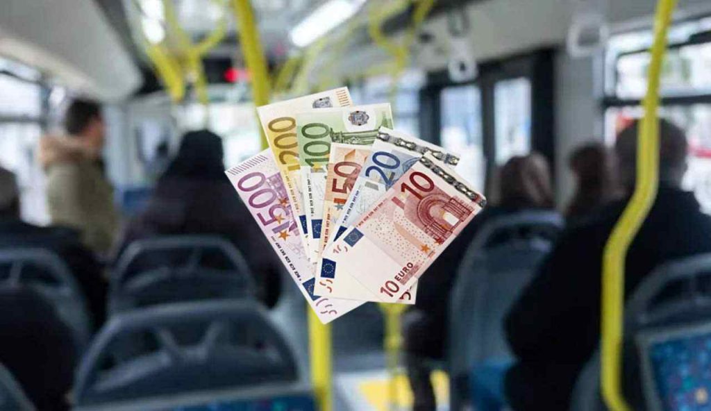 Autobus e soldi (Depositphotos foto)