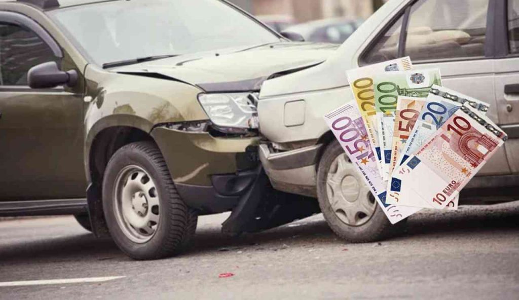 Incidente d'auto e soldi (Depositphotos foto)