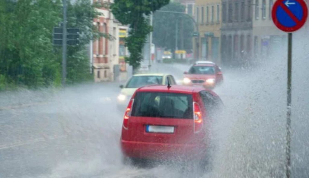 Pioggia e guida (Depositphotos foto)